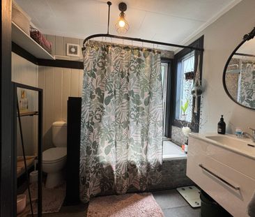 Stylish Two-Bedroom - Photo 6