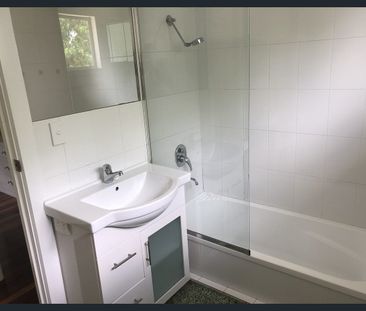 Neat & Tidy 2 Bed Unit in Annerley - Perfect for a Single or a Couple - Photo 1