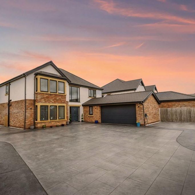 5 bedroom detached house to rent - Photo 1