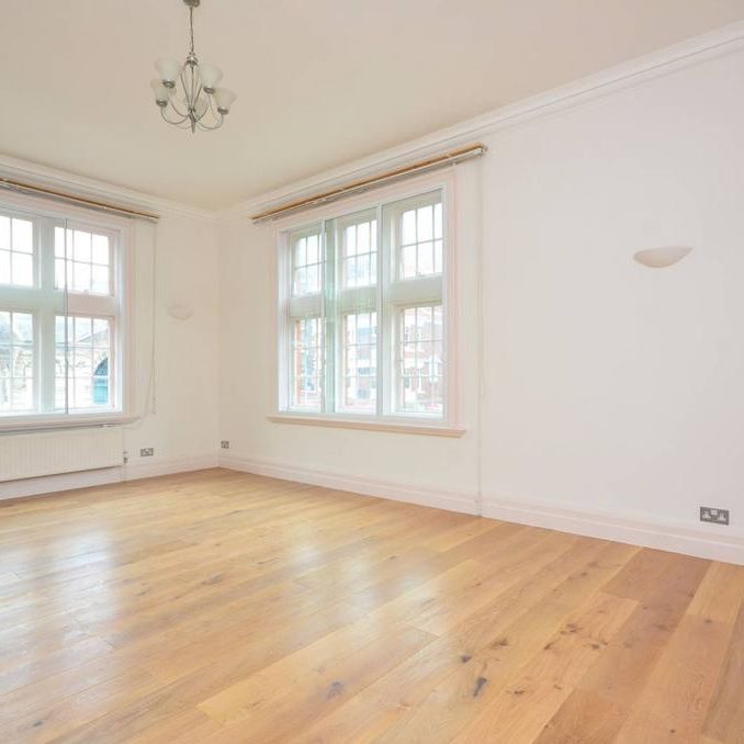 4 bedroom flat to rent - Photo 1