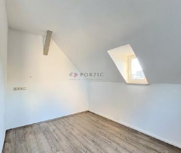 Großzügige Dachgeschossperle mit 3 Zimmern & Einbauküche! - Photo 4