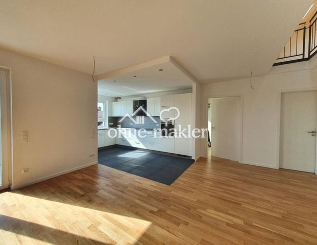 Stilvolle 3,5-Raum-Maisonette-Wohnung m. lux. Ausstattung, Balkon und EBK in Griesheim - Photo 1