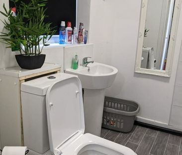 Studio Flat, Manchester, M11 - Photo 4