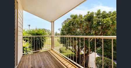 Contemporary 3-Bedroom Townhouse with Ensuite & Courtyard - Photo 4