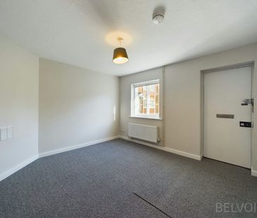 Terraced House to rent on - Photo 6