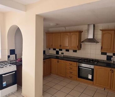 Room in a Shared House, Loxford Lane, IG1 - Photo 4