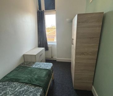 Room in a Shared Flat, Clubhouse, NW10 - Photo 5