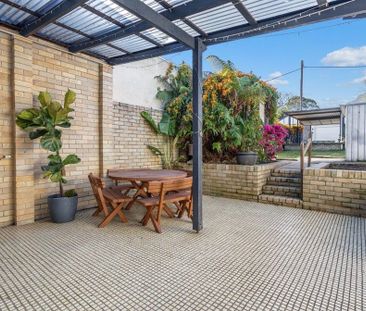 Charming One-Bedroom Semi in Prime Crows Nest Location - Photo 3