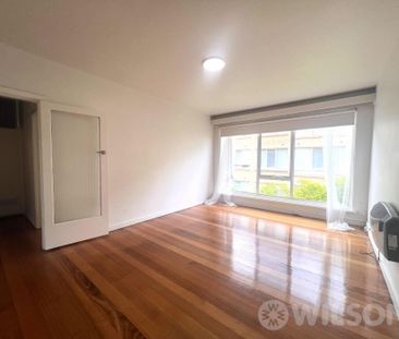 Light and bright one bedroom apartment - Photo 1