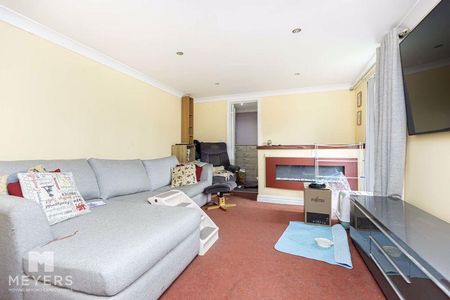 4 bedroom detached house to rent - Photo 3