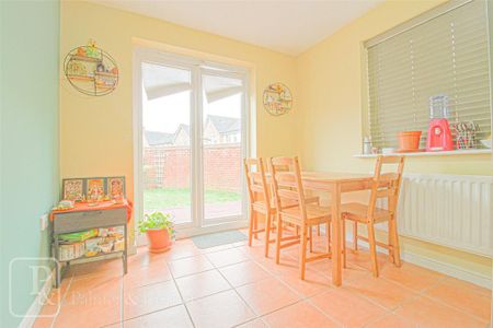 3 bedroom semi-detached house to rent - Photo 3