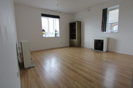 2 Bed Flat, Ellison Road, SW16 - Photo 3