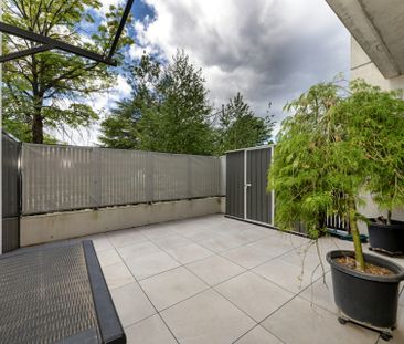 Contemporary Living With Amazing City Views - Photo 1