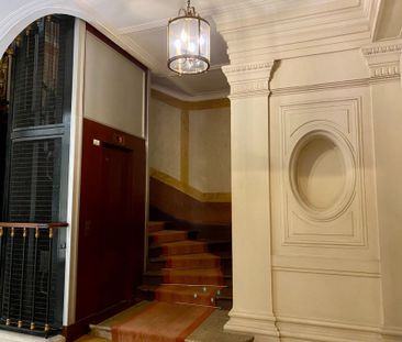 Location Appartement Paris 8 2 Pièces 44.2 m² - Photo 4