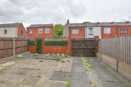 3 bed House - Semi-Detached for Rent - Photo 3