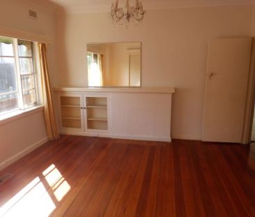 Spacious home in the Balwyn High School Zone - Photo 3