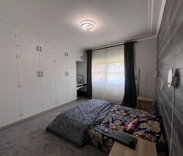 Stylish Renovated Family Home - Comfort and Convenience - Photo 3
