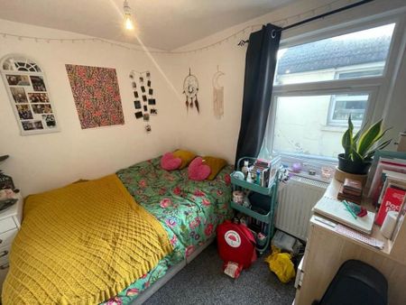 4 bedroom terraced house to rent - Photo 2