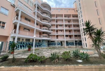 Apartamento T3 com estacionamento e vista de mar em Santo Amaro de Oeiras