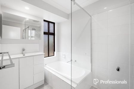 Beautifully Renovated Family Home in Peaceful Cul-de-Sac - Photo 3