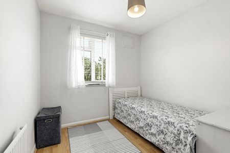 4 bed Terraced House - Photo 5