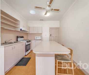 SPACIOUS THREE BEDROOM HOME - Photo 2