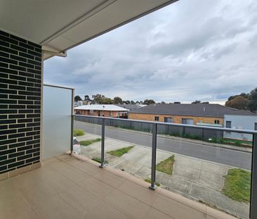 Two-Level Self-Contained Studio - Fully Furnished - Photo 5