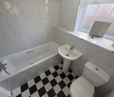 2 bedroom semi-detached house to rent - Photo 4