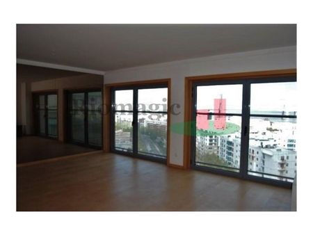 3 bedroom luxury Apartment for rent in Lisbon, Portugal - Photo 2