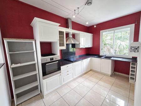 Location Appartement 5 pièces 125m² ST DENIS 97400 - Photo 2