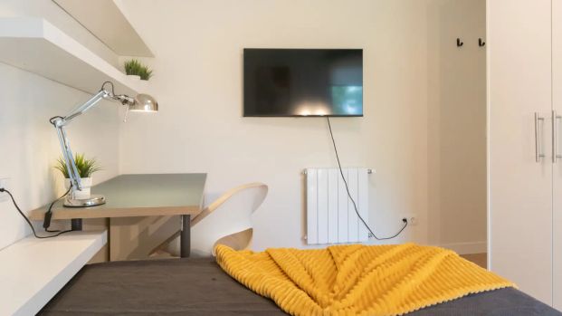 Room in a shared 6-bedroom apartment for rent in Valverde, no couples - Foto 1