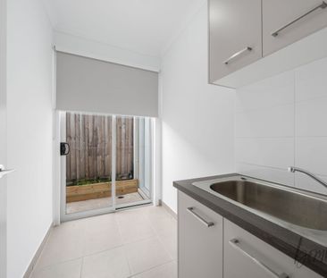 Stunning 4 Bedroom home - Photo 5