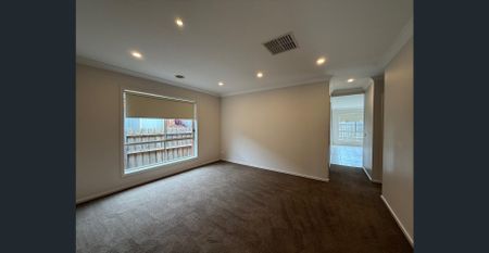 Spacious 3 Bedroom House - Photo 4