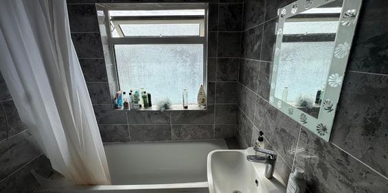 House share to rent - Photo 3