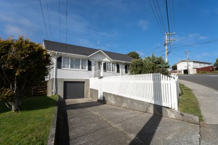 54 Mark Avenue, Paparangi - Photo 5
