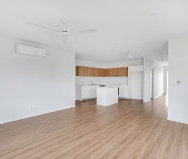 SIMPLY STUNNING! PRIVATE, MODERN & SPACIOUS DUPLEX IN A1 LOCATION! - Photo 2