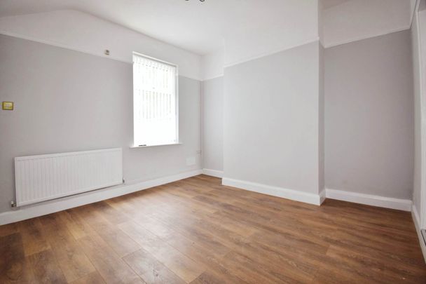 Oakleigh Grove, Wirral - Photo 1