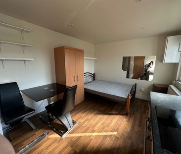 Studio Flat, Church Road, NW4 - Photo 3
