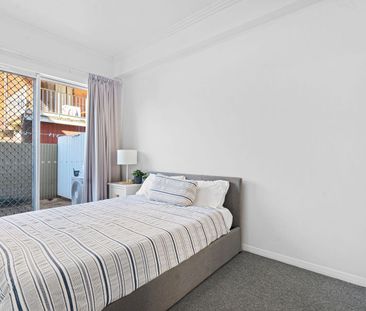 Low maintenance ground floor unit in great location - Photo 4