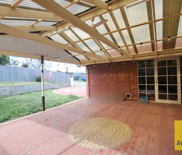 BEAUTIFULLY PRESENTED 4 BEDROOM HOME! - Photo 1