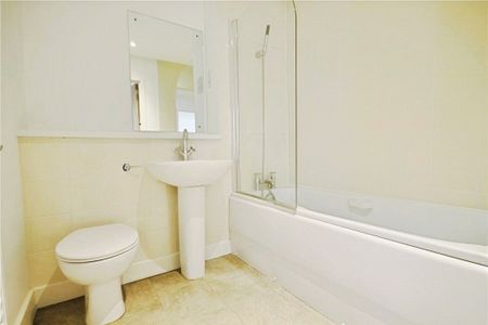 Denham Road, Egham, Surrey, TW20 9DZ - Photo 5
