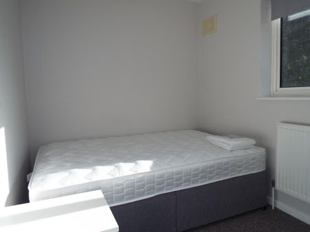 1 bedroom in a house share to rent - Photo 2