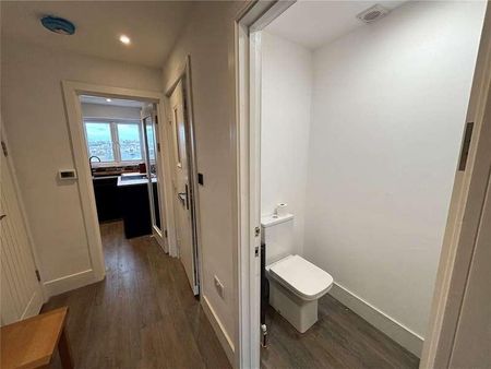 Arctic Road, Cowes, Isle Of Wight, PO31 - Photo 4