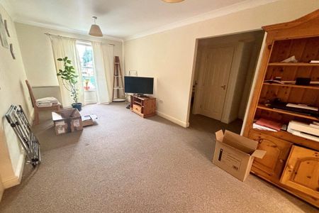 Hazel Covert - Photo 2