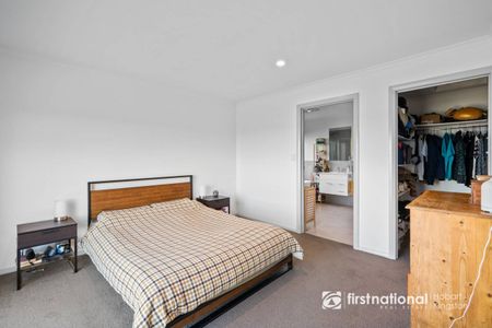 Spacious Unit with Views - Photo 2