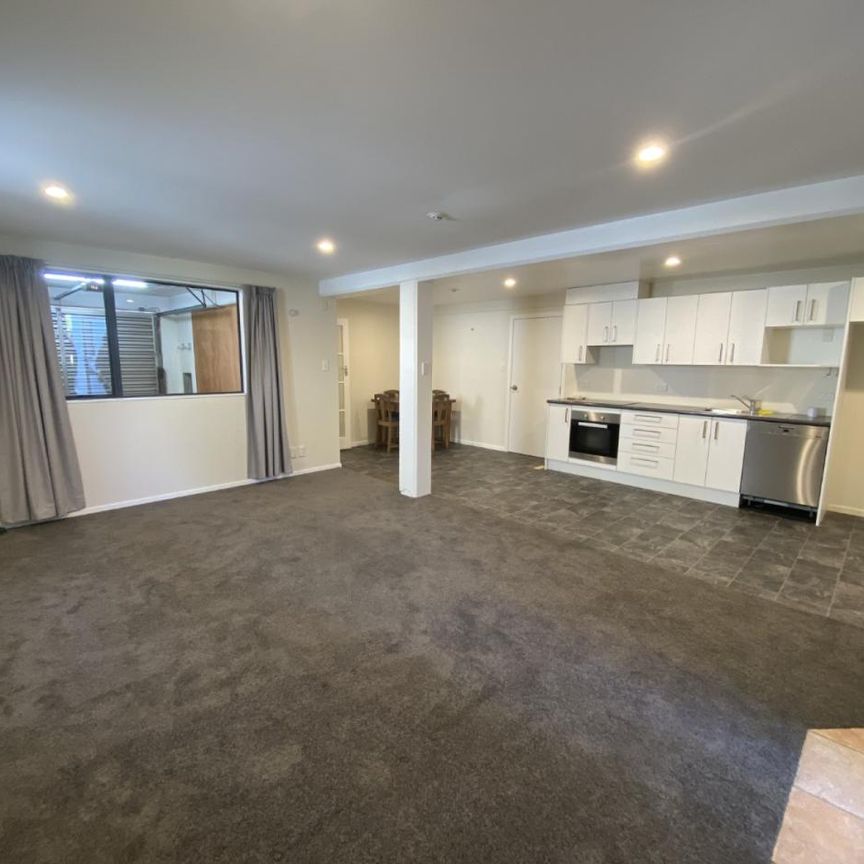 Modern One-Bedroom Flat in Stoke - Photo 1