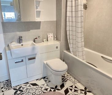 2 bedroom apartment to let - Photo 6
