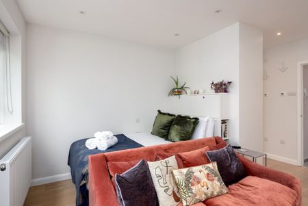 Flat 6 Austin House 2 Lambert Road, London SW2 5BQ, UK, London - Photo 2