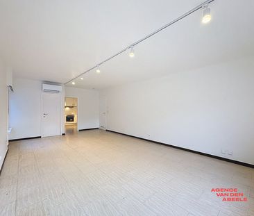 Gelijkvloers appartement met 2 slaapkamers, ruime garage en tuin - Photo 3