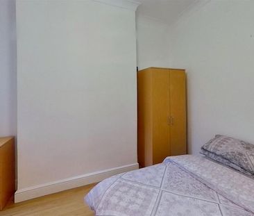 5 bedroom private hall to rent - Photo 1